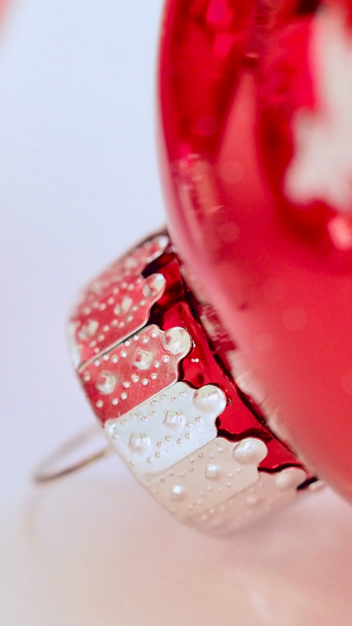 Обои Рождественский день, Рождественские украшения, праздник, елка, украшение из бисера снежинка в разрешении 720x1280