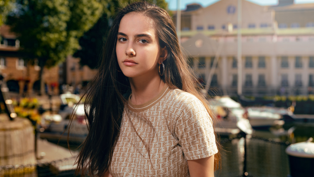 Обои красота, каштановые волосы, длинные волосы, волосы на голове, губа в разрешении 1280x720