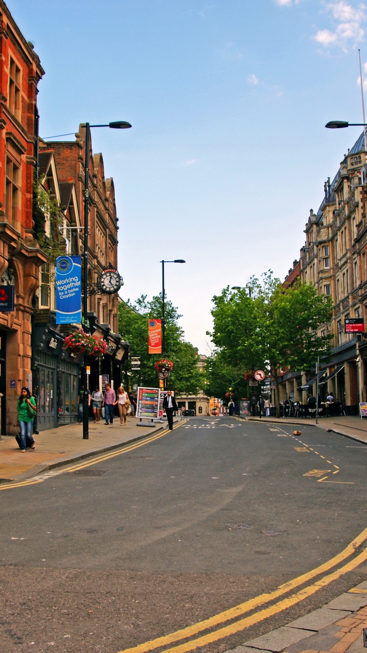 Обои переулок, улица, городок, соседство, дорога в разрешении 720x1280