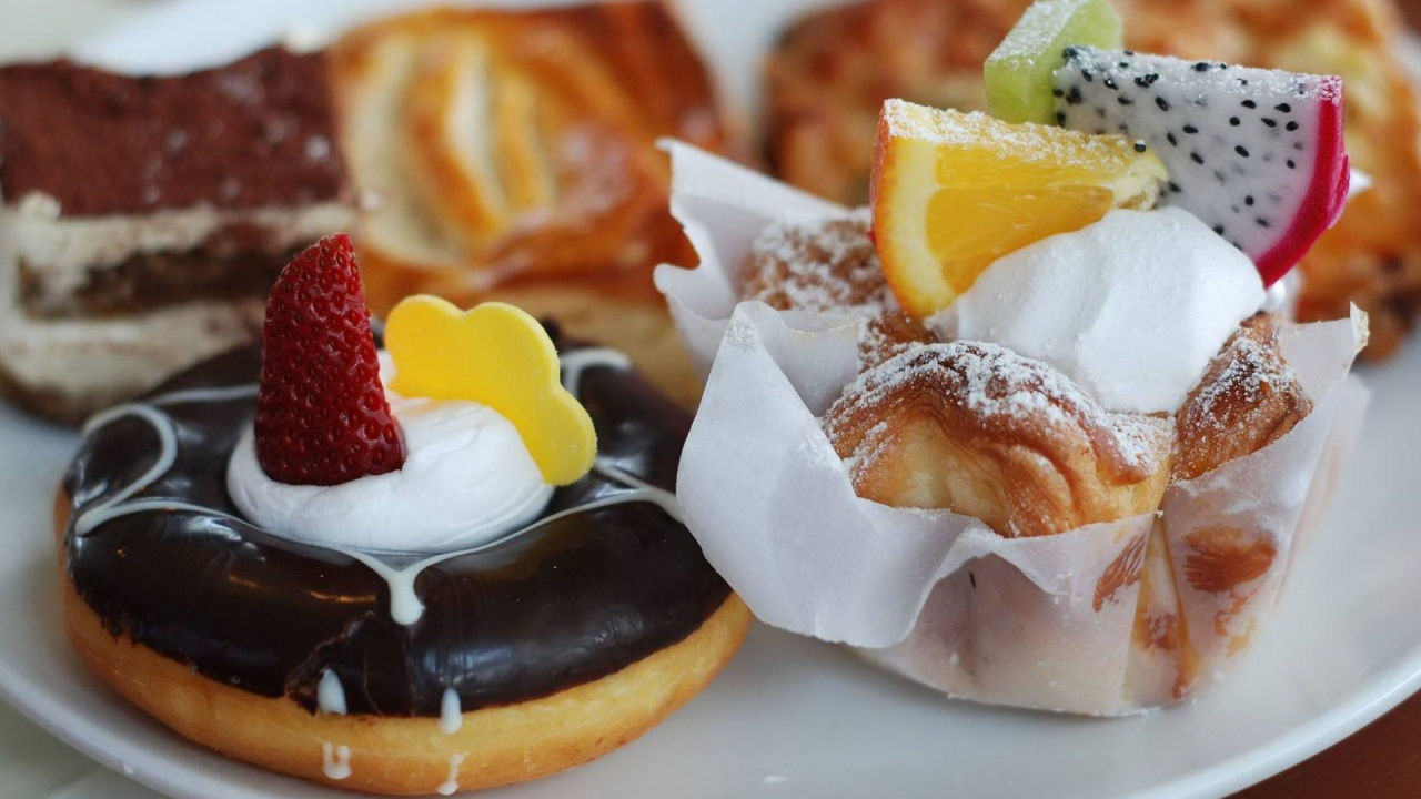 Обои пекарня, пончик, кондитерские изделия, пища, профитроль в разрешении 1280x720