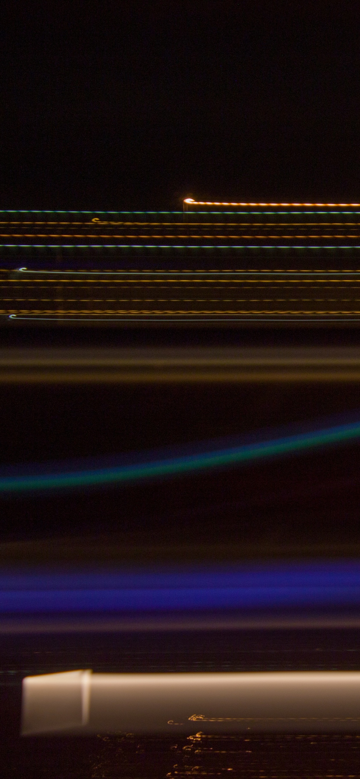 Обои свет, абстракция, ночь, экспозиция, линия в разрешении 1242x2688