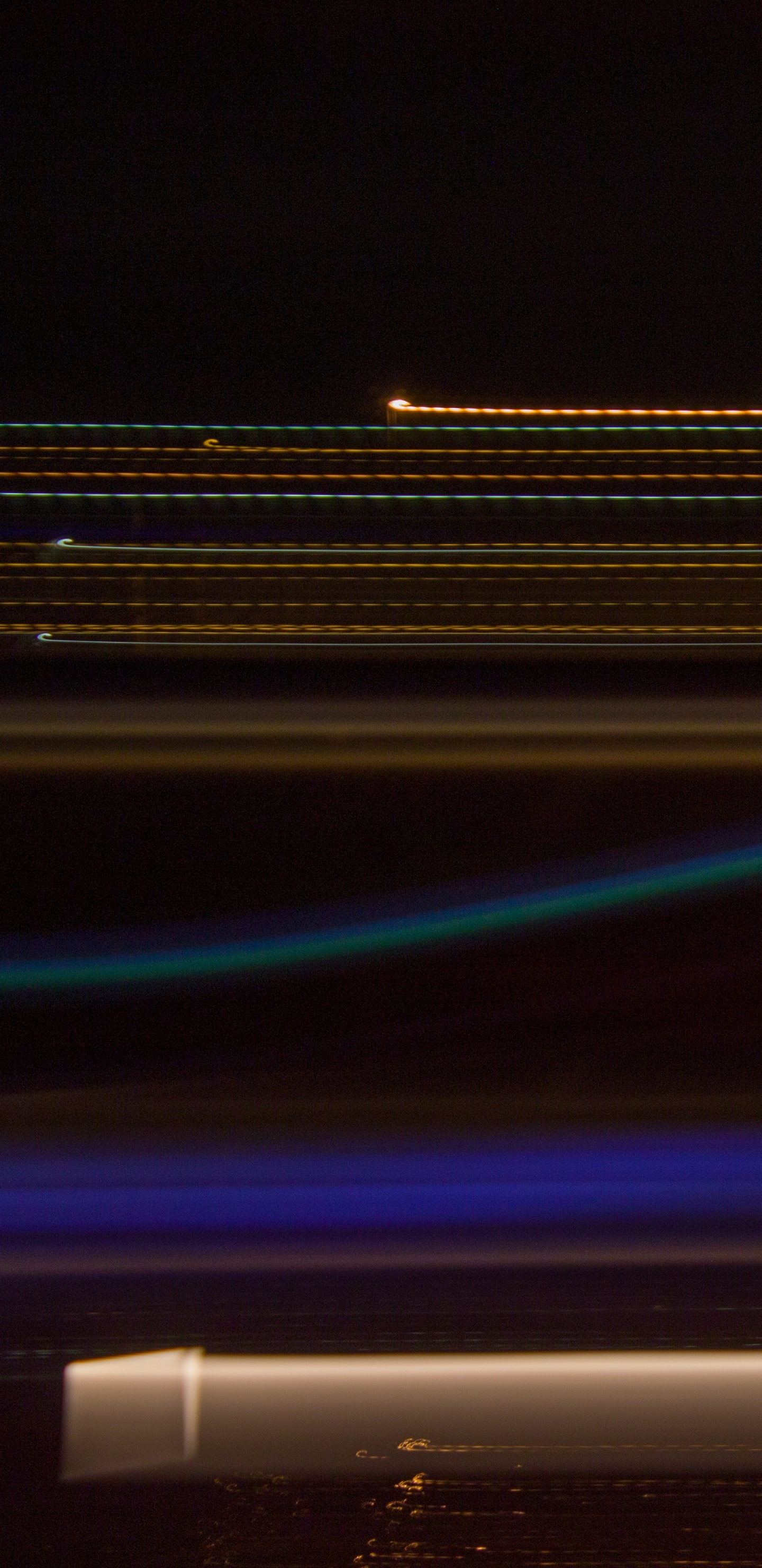 Обои свет, абстракция, ночь, экспозиция, линия в разрешении 1440x2960