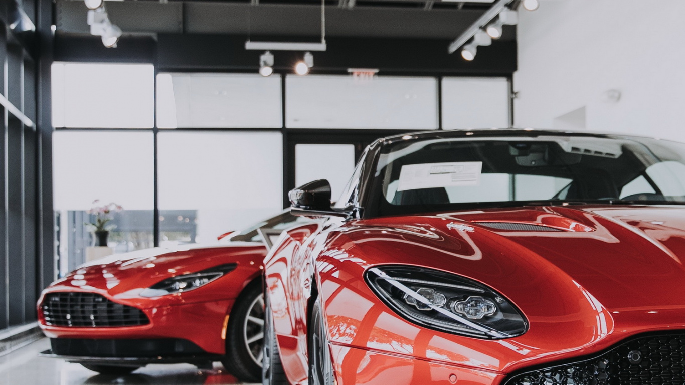 Обои гоночный автомобиль, легковые автомобили, колесо, шина, автомобильное освещение в разрешении 1366x768