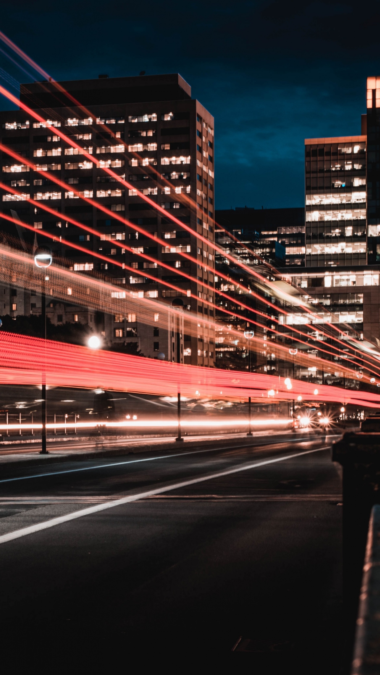 Обои городской район, ночь, городской пейзаж, метрополия, город в разрешении 1440x2560