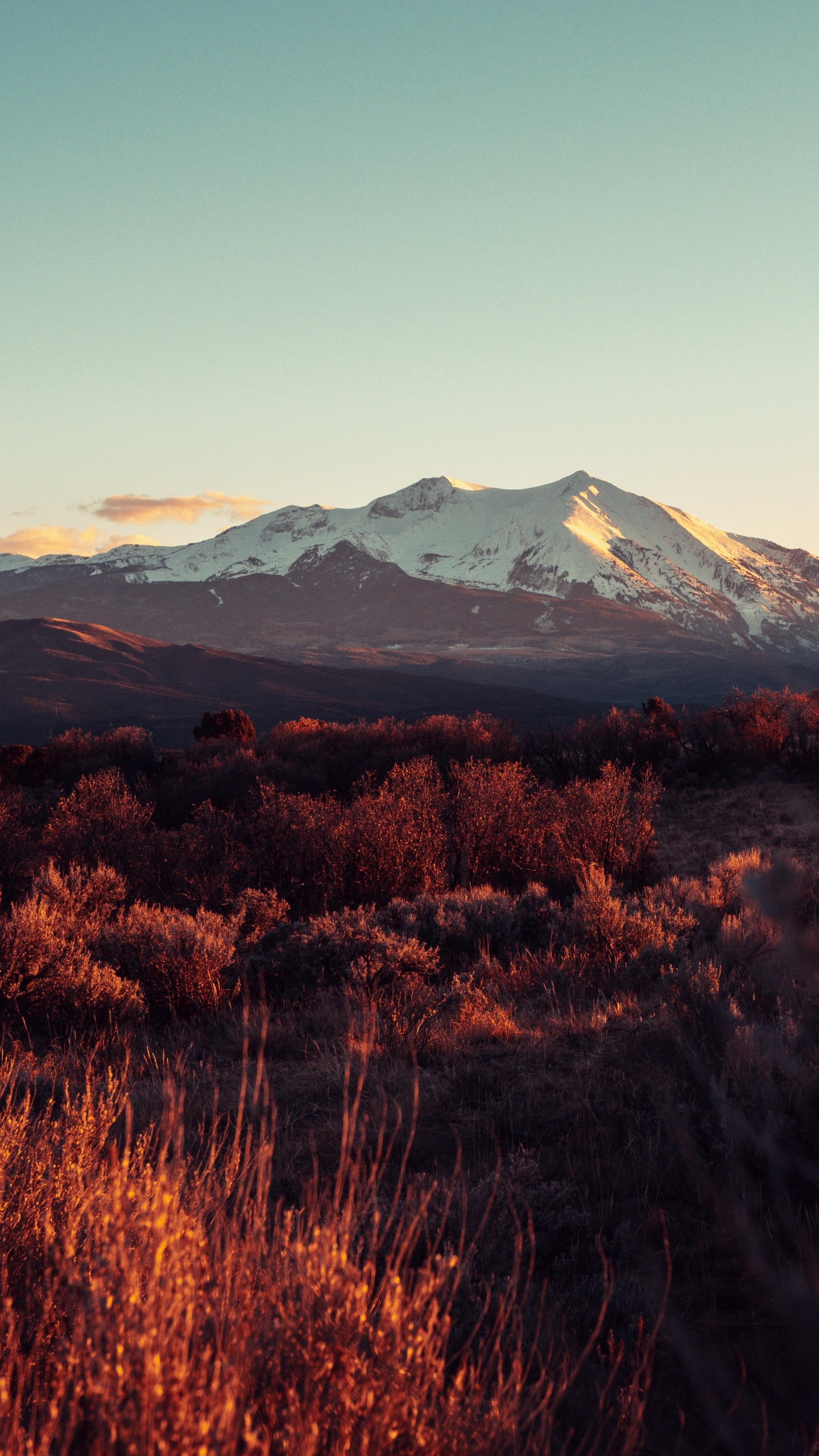 Обои гора, горный хребет, горный рельеф, природа, дикая местность в разрешении 1440x2560