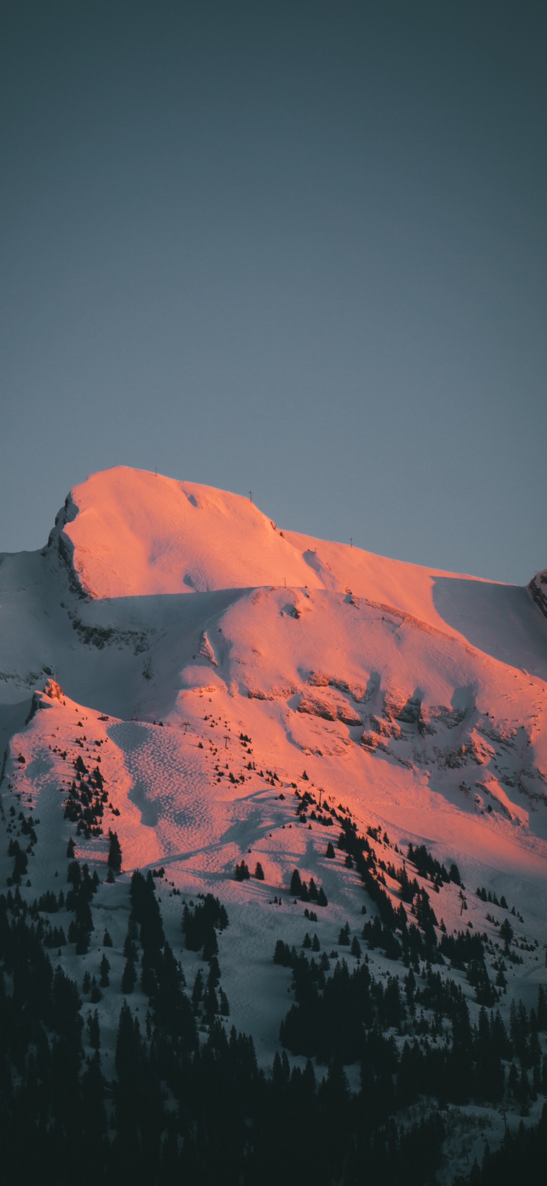 Обои гора, послесвечение, склон, природный ландшафт, сумрак в разрешении 1125x2436