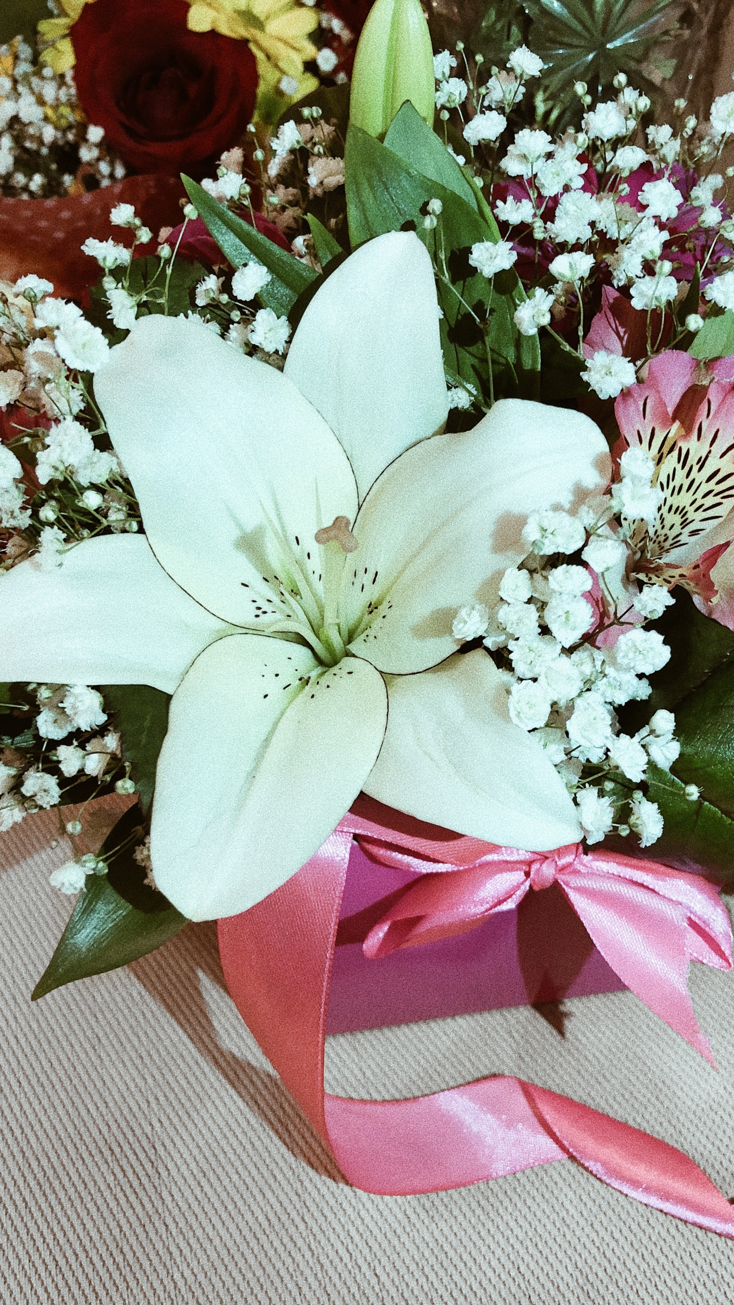 Обои цветочный букет, цветочный дизайн, цветковое растение, срезанные цветы, искусственный цветок в разрешении 1440x2560