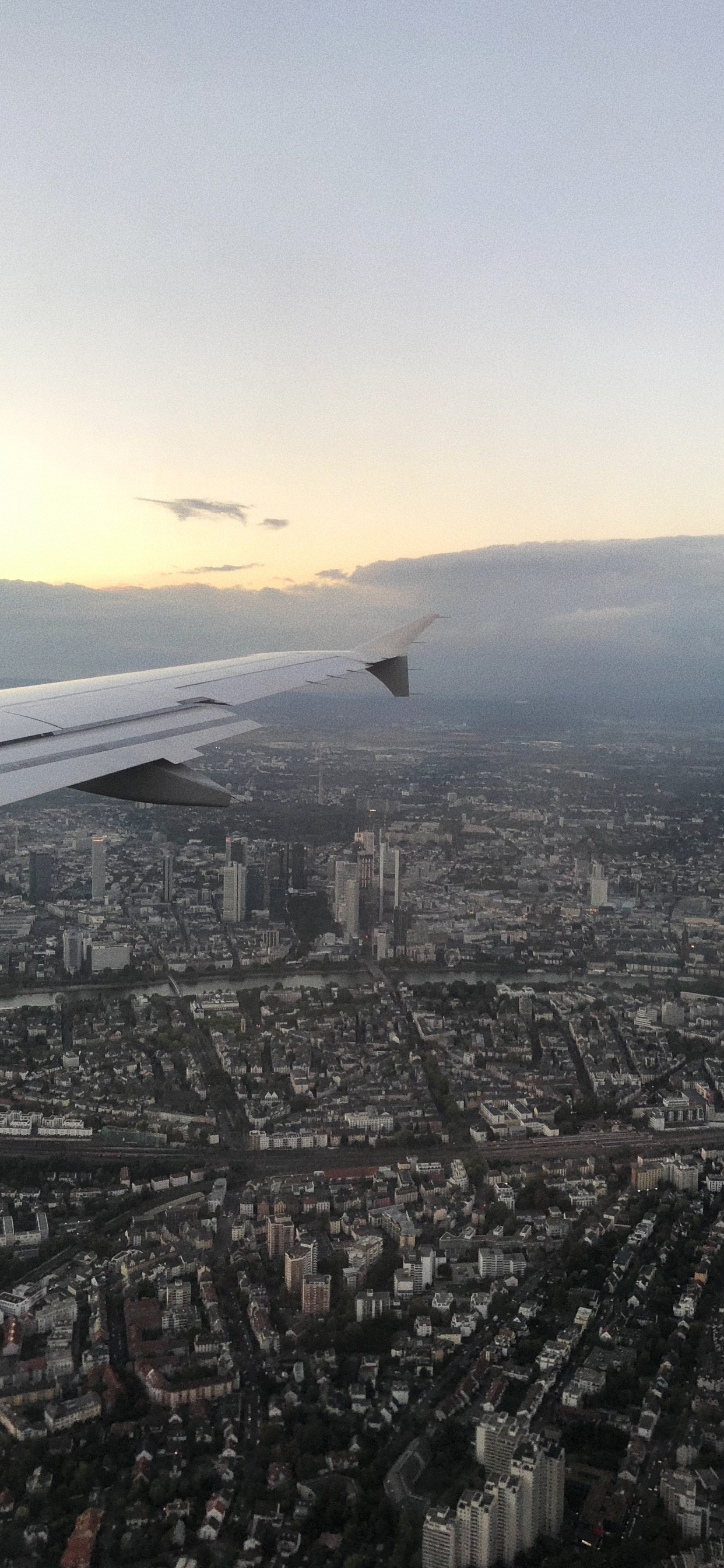 Обои полет, с высоты птичьего полета, атмосфера, воздушное путешествие, самолеты в разрешении 1242x2688