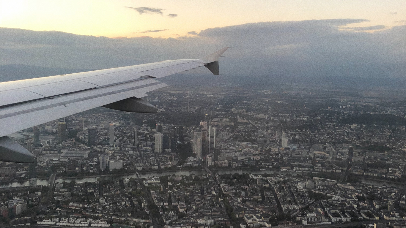 Обои полет, с высоты птичьего полета, атмосфера, воздушное путешествие, самолеты в разрешении 1366x768