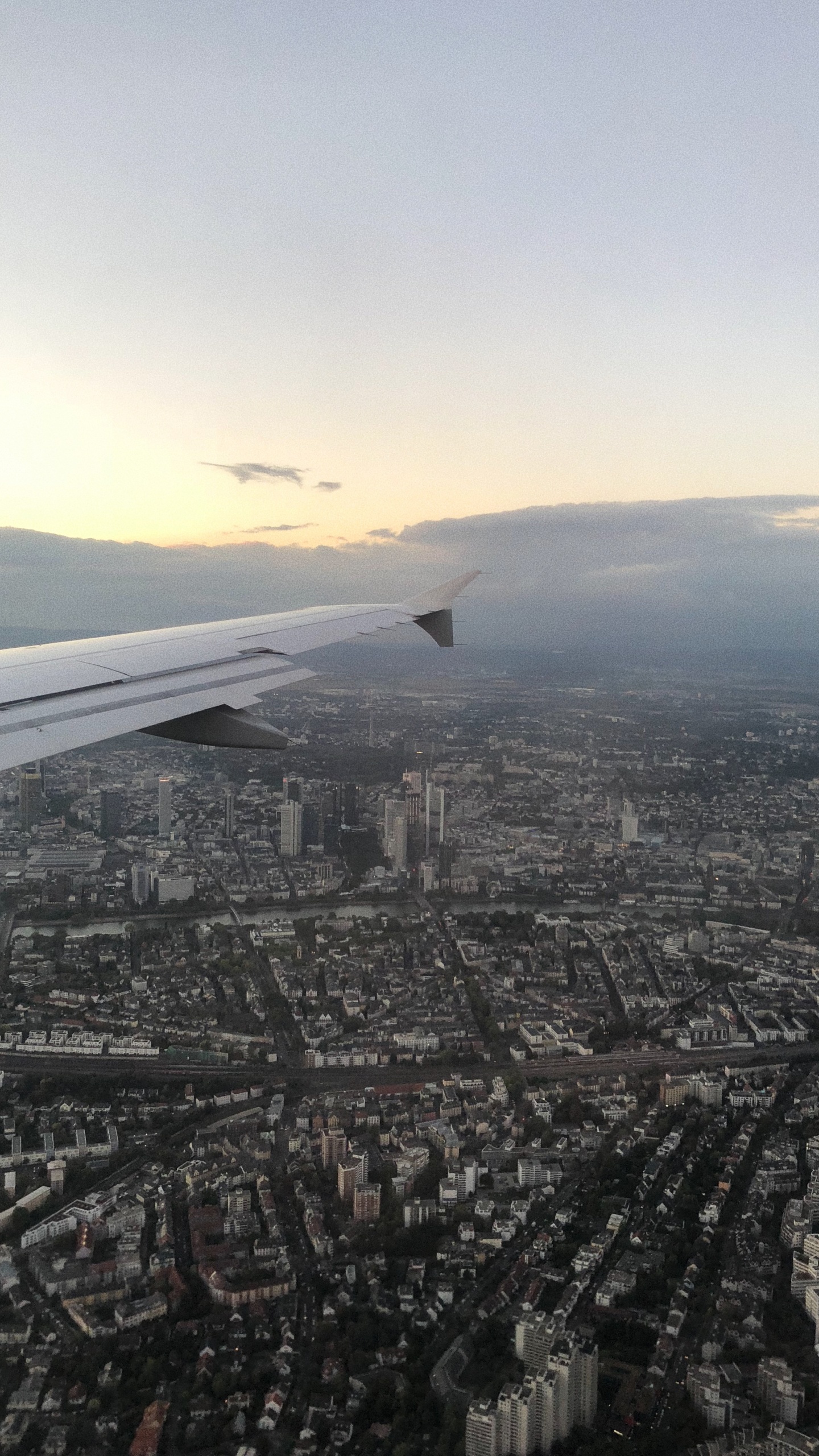 Обои полет, с высоты птичьего полета, атмосфера, воздушное путешествие, самолеты в разрешении 1440x2560