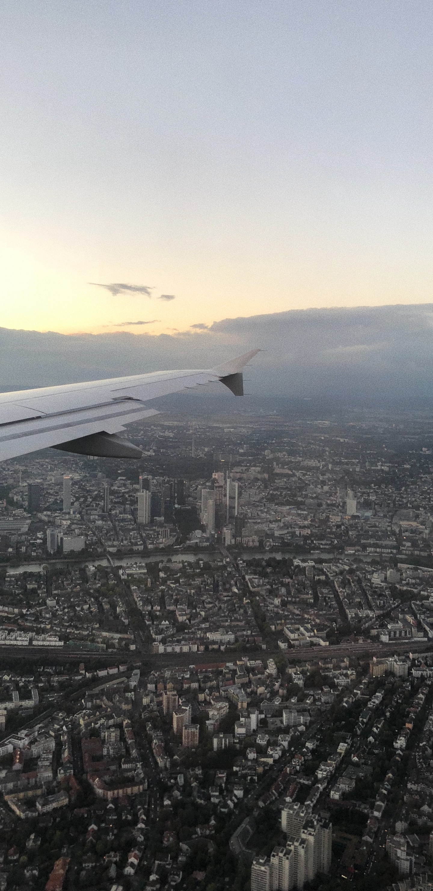 Обои полет, с высоты птичьего полета, атмосфера, воздушное путешествие, самолеты в разрешении 1440x2960