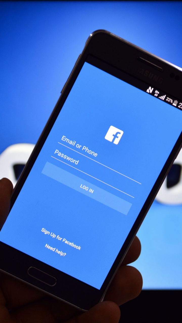 Обои обычный телефон, смартфон, фейсбук, гаджет, коммуникационное устройство в разрешении 720x1280