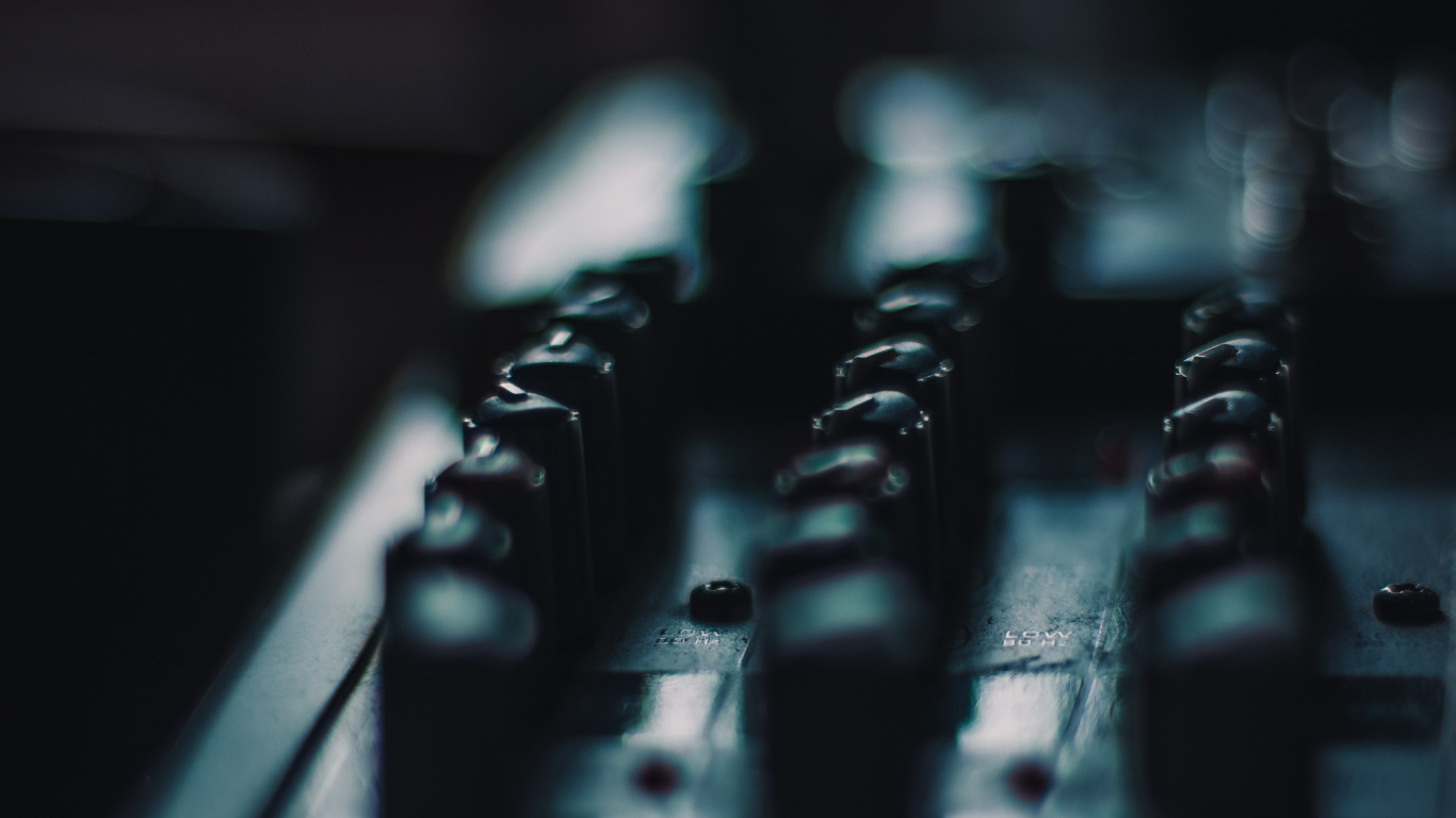 Обои микшерный пульт, аудио смешивания, DJ-микшер, игры, шахматы в разрешении 1366x768