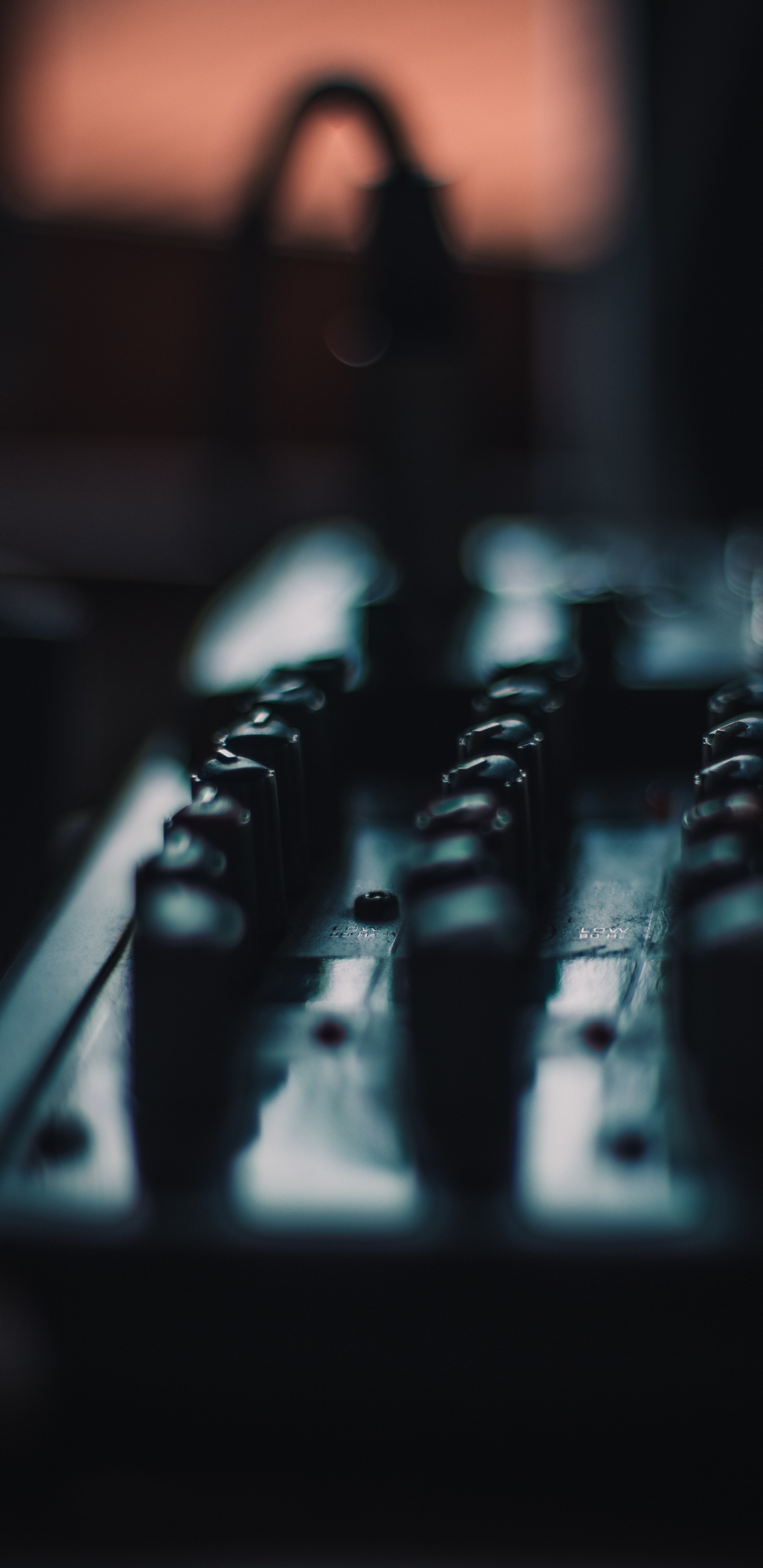 Обои микшерный пульт, аудио смешивания, DJ-микшер, игры, шахматы в разрешении 1440x2960