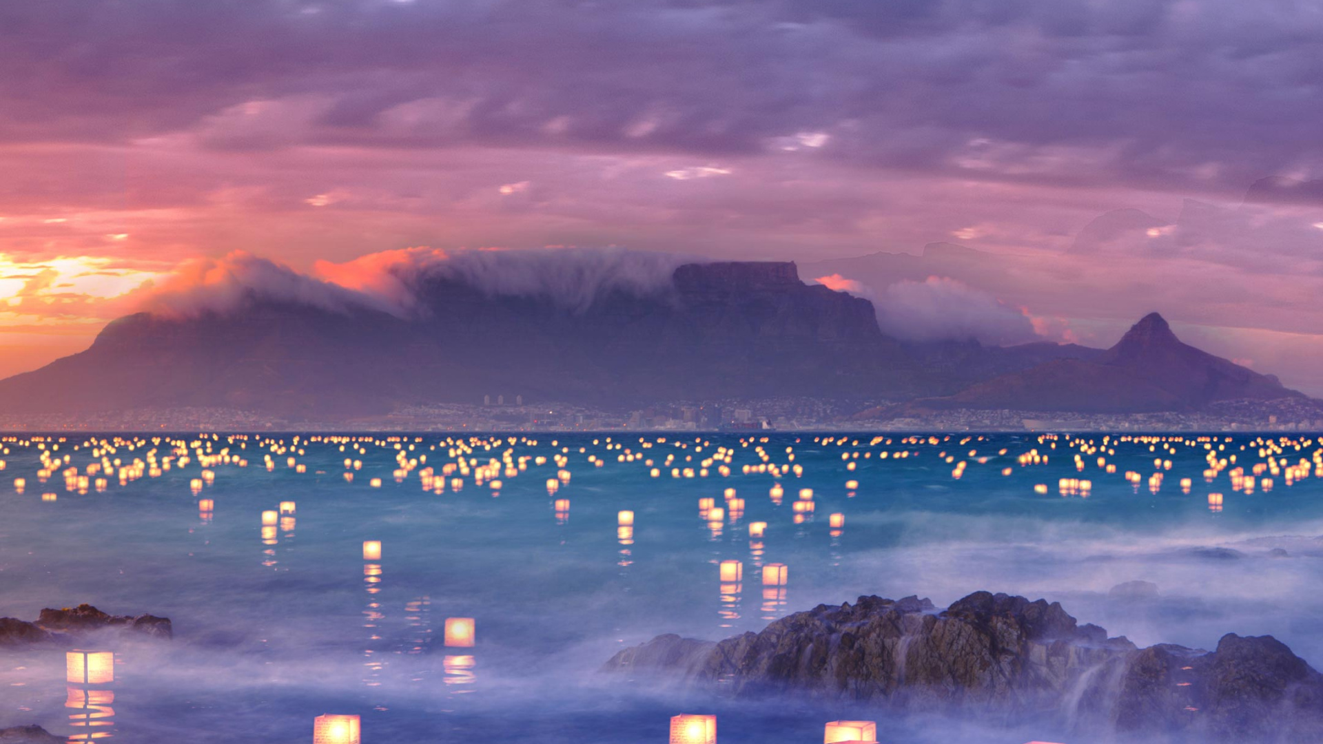 Обои пляжные фонари, пляж, вода, облако, атмосфера в разрешении 1920x1080