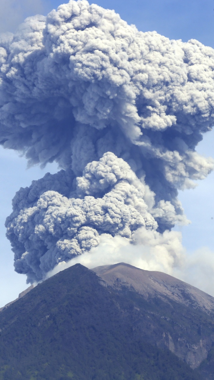 Обои Гора Агунг, вулкан, лава, типы вулканических извержений, вулканического рельефа в разрешении 720x1280