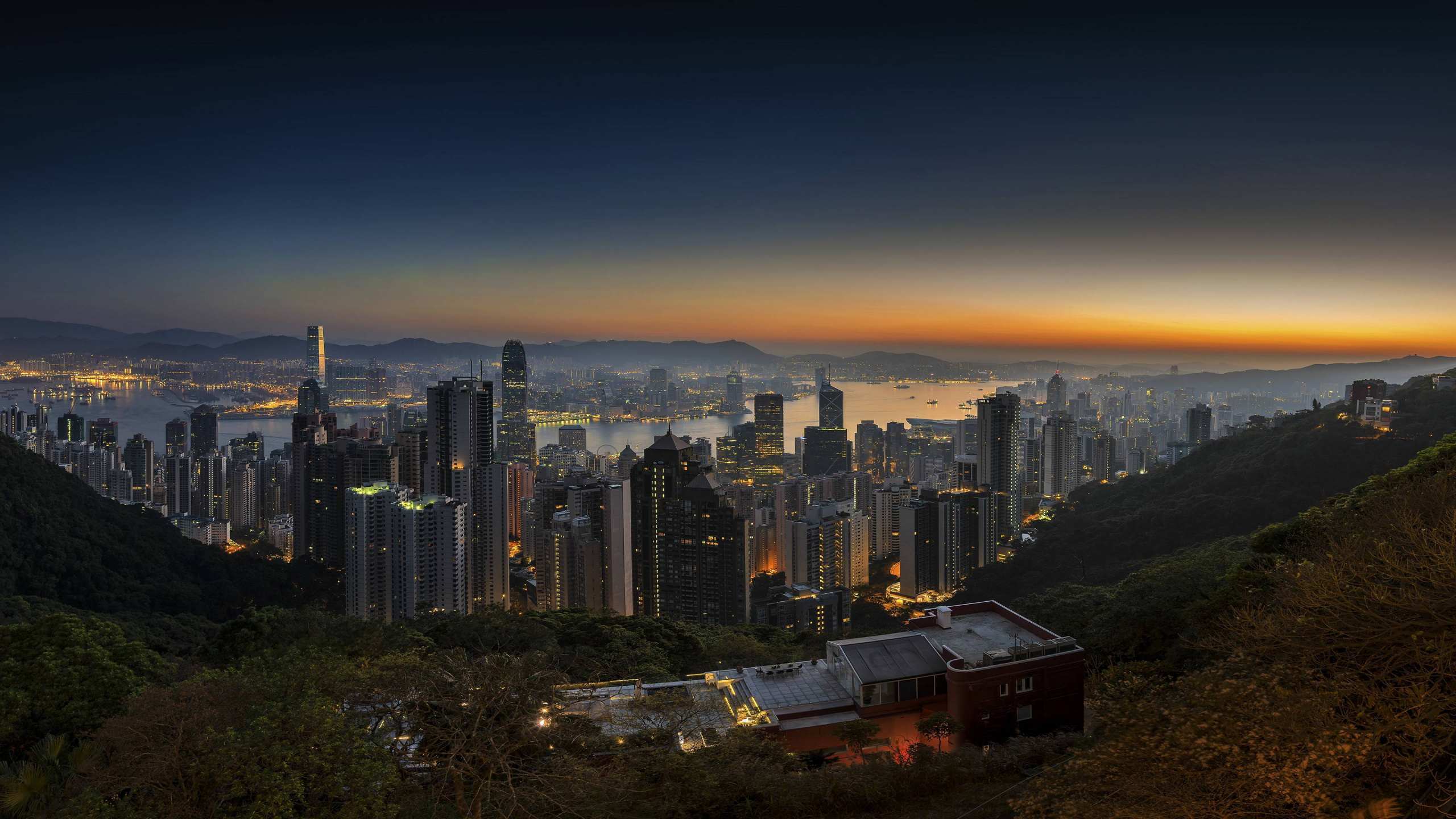 Обои Гонконг, городской пейзаж, город, городской район, метрополия в разрешении 2560x1440