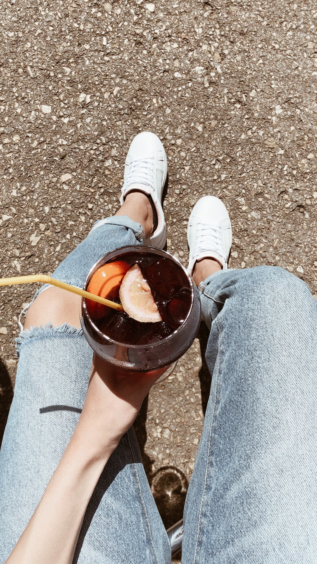 Обои башмак, человек, нога, брюки, человеческая нога в разрешении 1080x1920