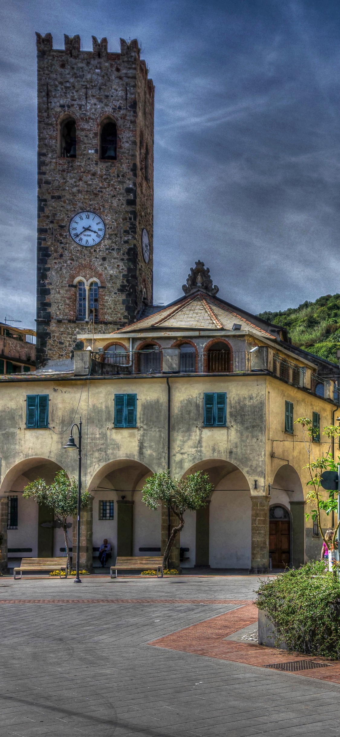 Обои городок, город, соседство, рыночная площадь, недвижимость в разрешении 1125x2436
