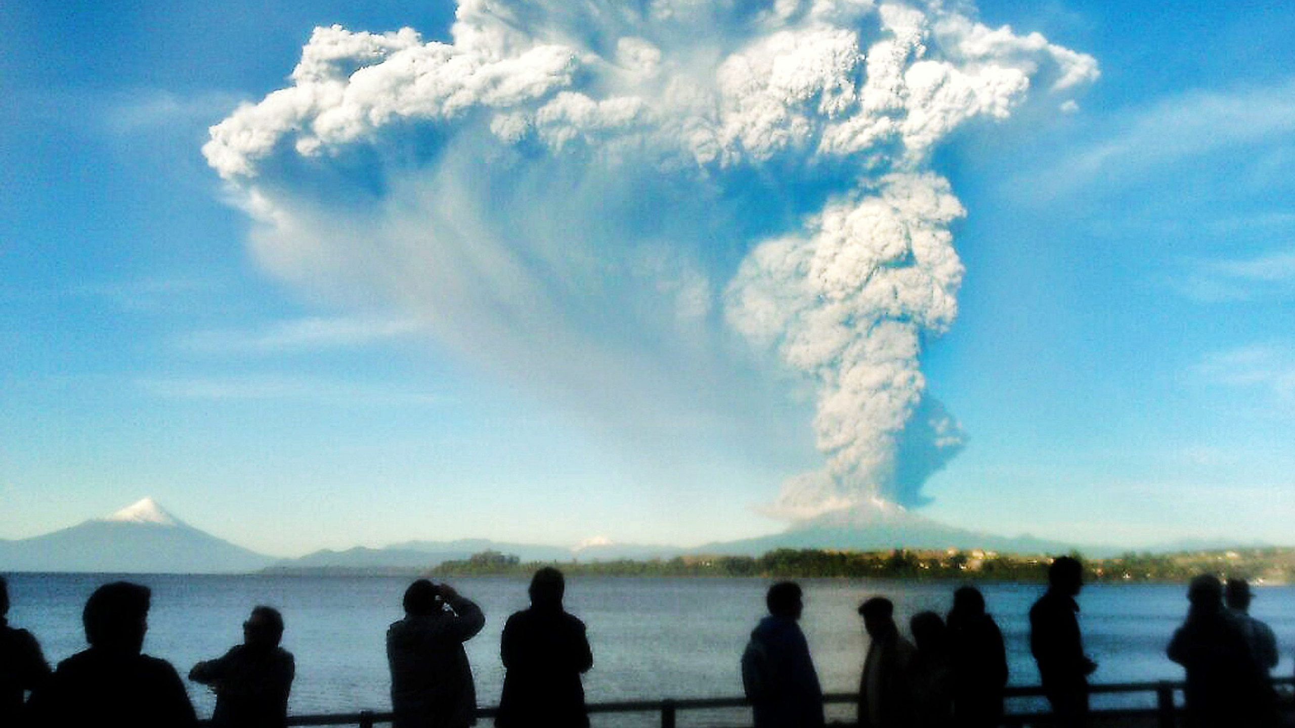 Обои Кальбуко, Пуэрто-Варас, вулкан, облако, кучевое облако в разрешении 2560x1440