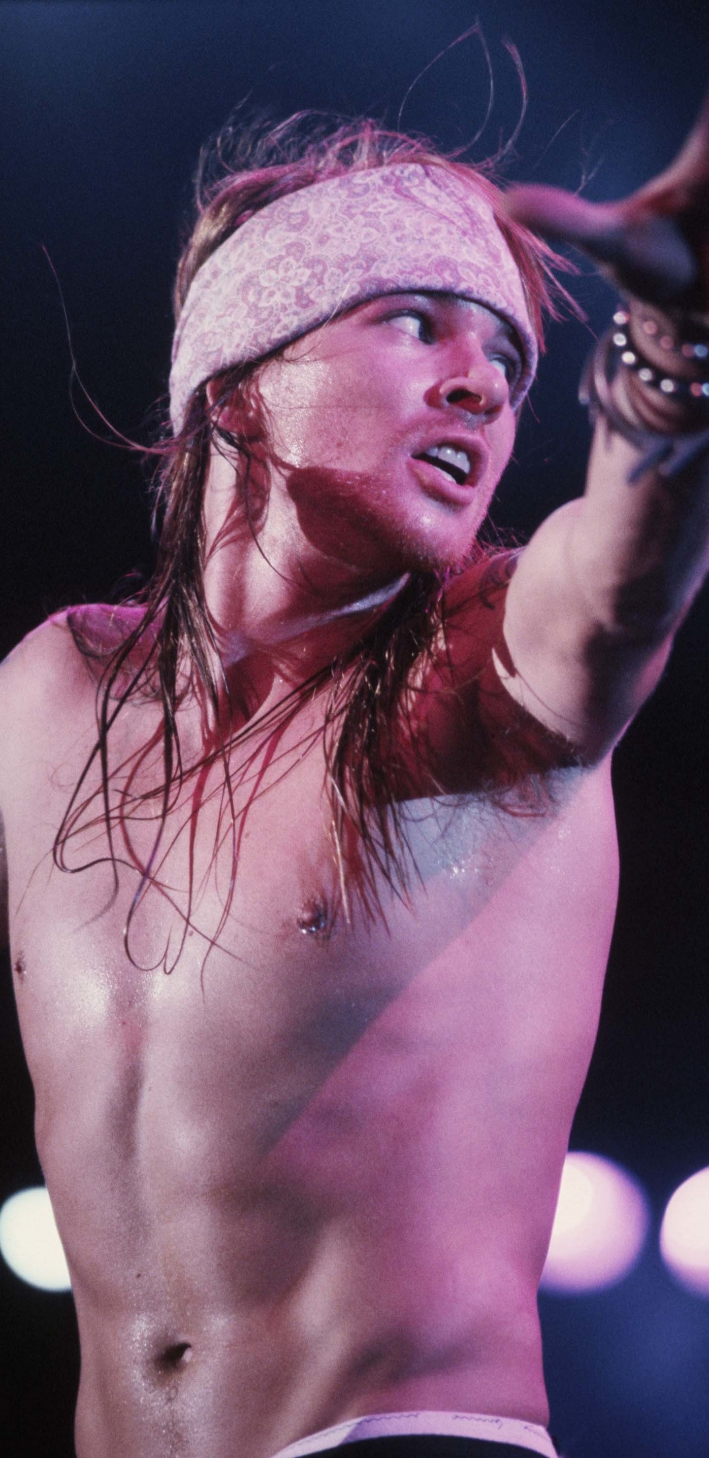 Обои Guns N Roses, тяжелый рок, Представление, певица, пение в разрешении 1440x2960