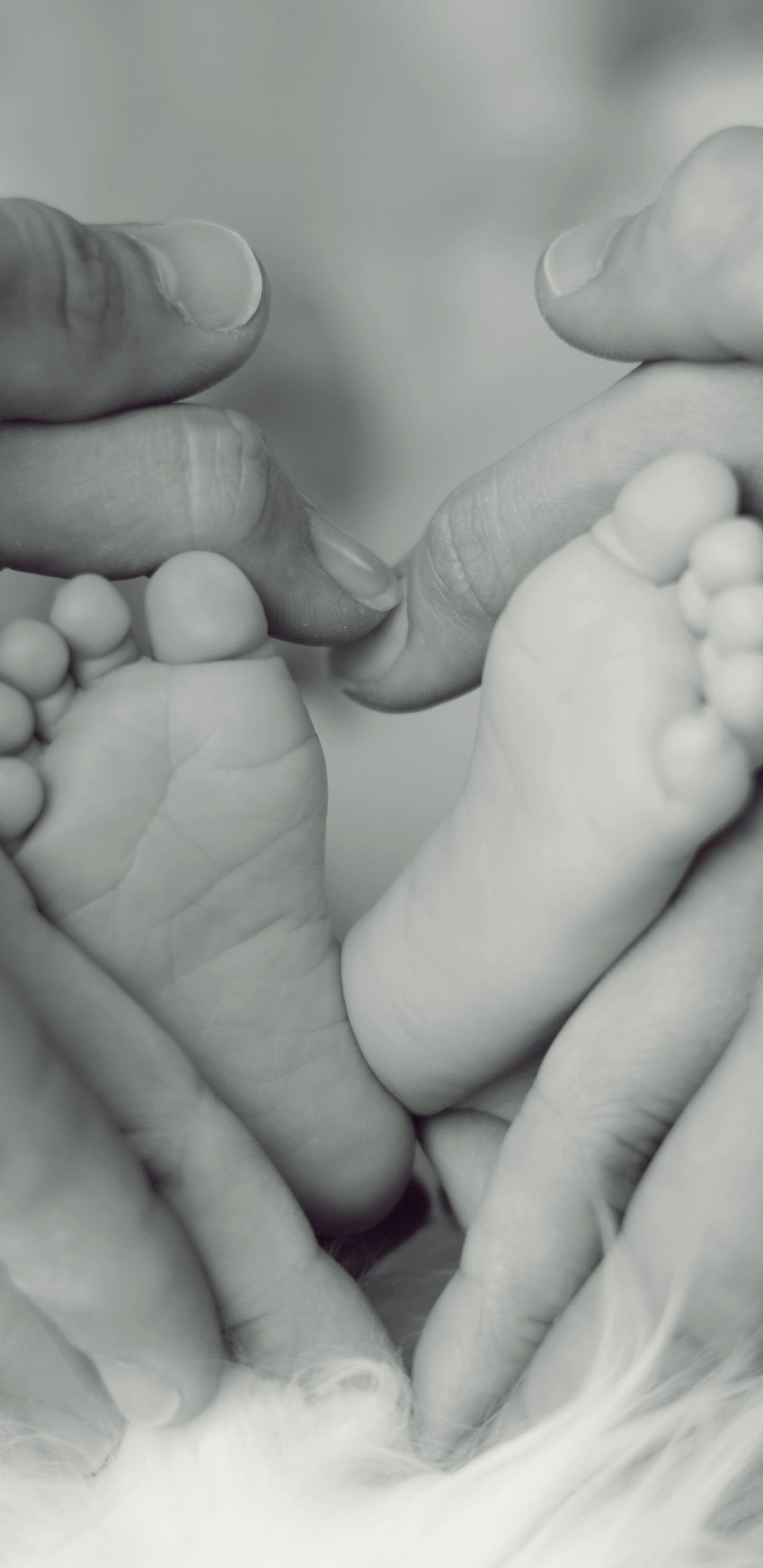 Обои младенец, родитель, белые, ребенок, кожа в разрешении 1440x2960