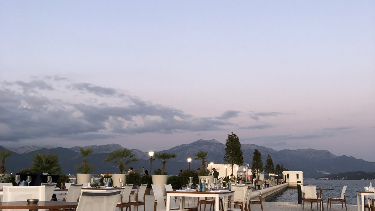 Обои недвижимость, туризм, мебель, таблица, открытый стол в разрешении 1280x720