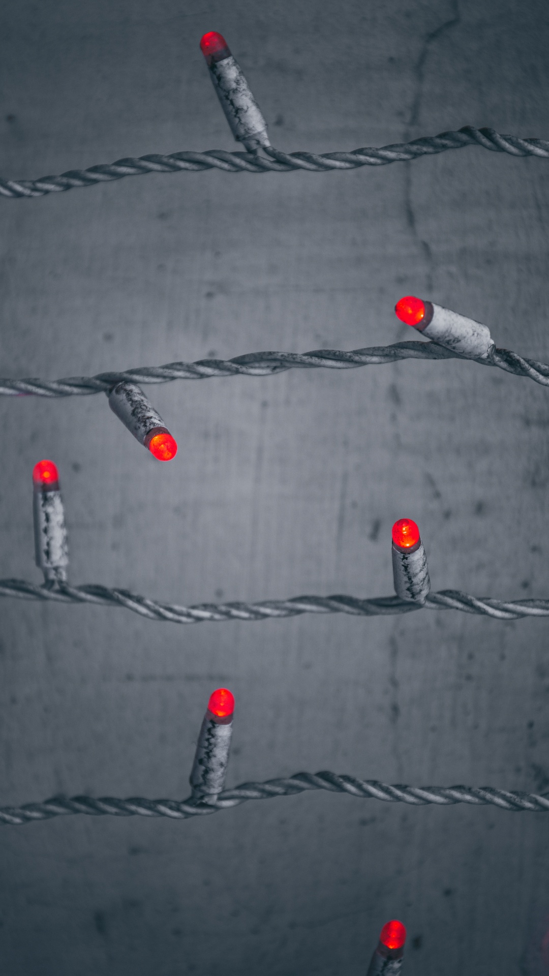 Обои вода, Лампа накаливания, красный цвет, линия, асфальт в разрешении 1080x1920