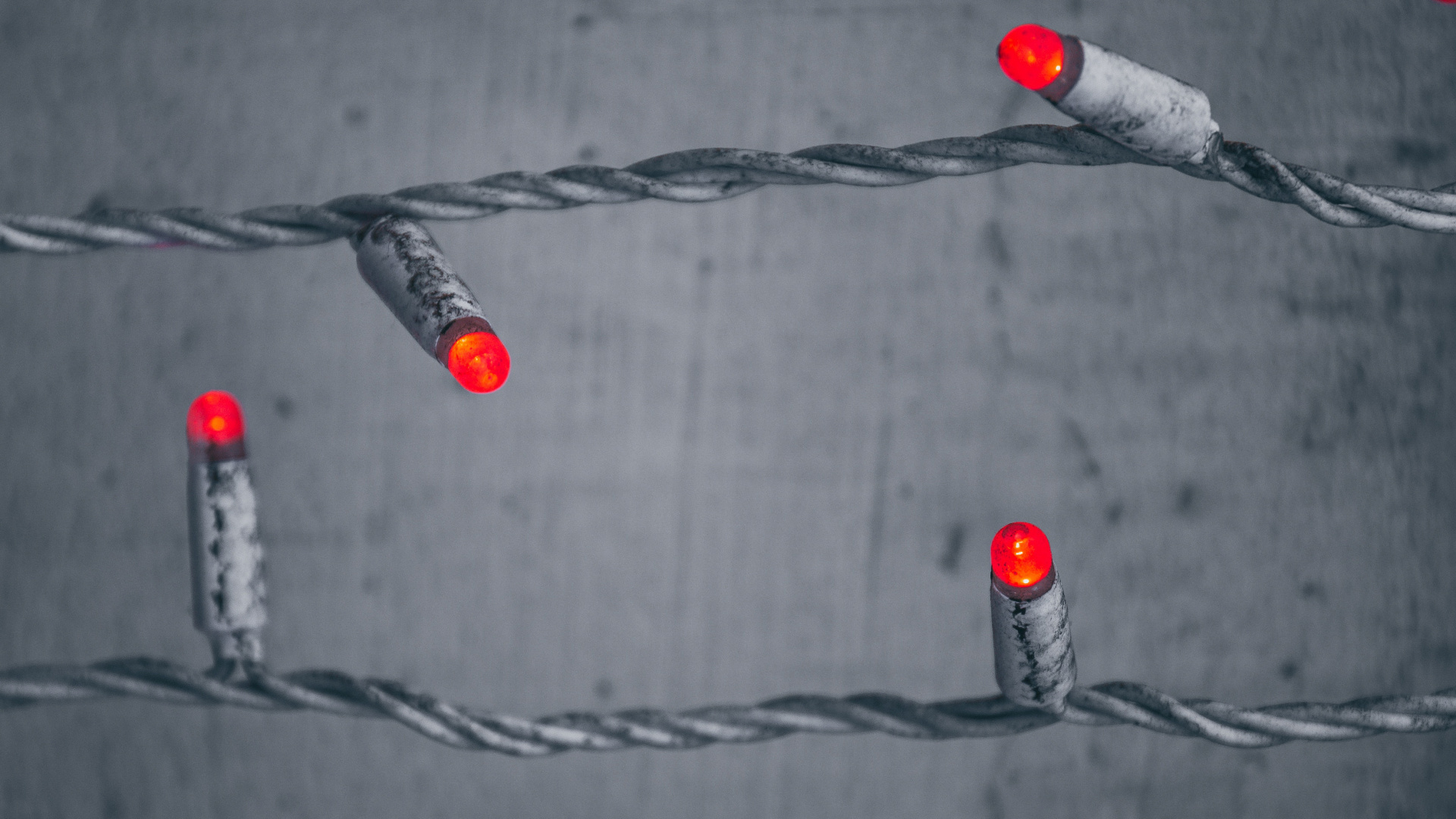 Обои вода, Лампа накаливания, красный цвет, линия, асфальт в разрешении 1920x1080