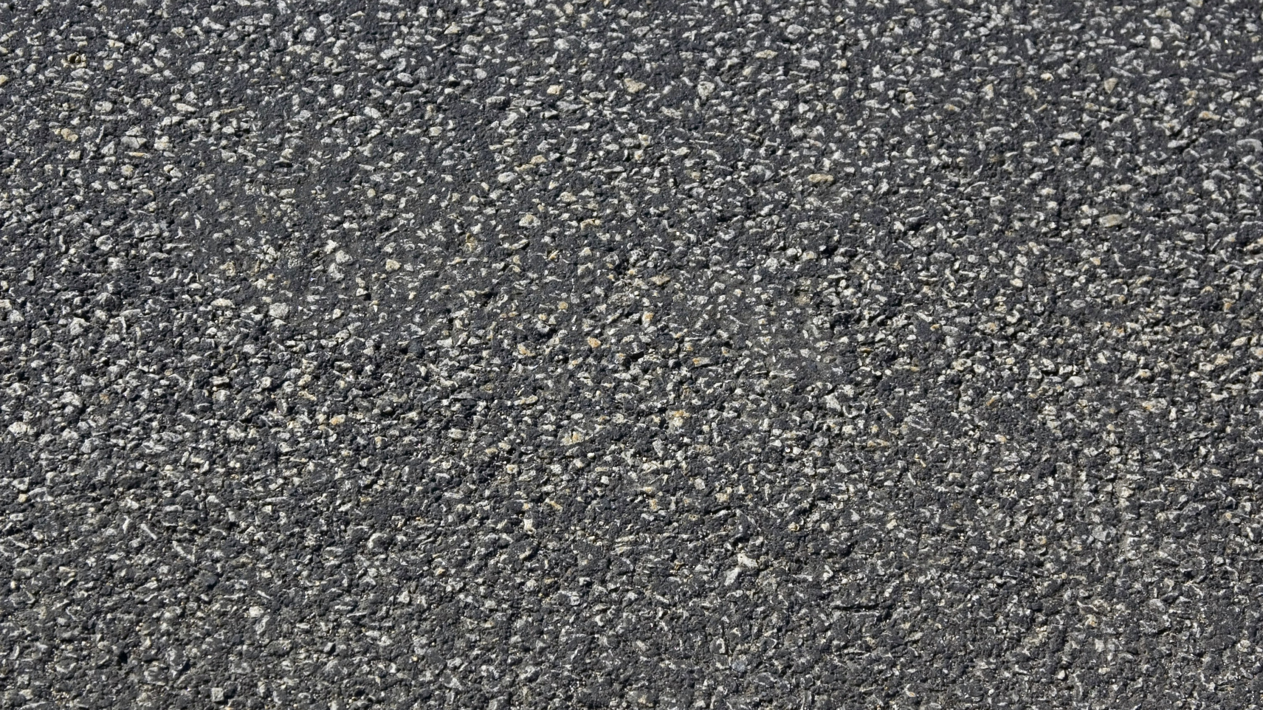 Обои асфальт, асфальтобетон, гранит, дорожное покрытие, Хаус в разрешении 2560x1440