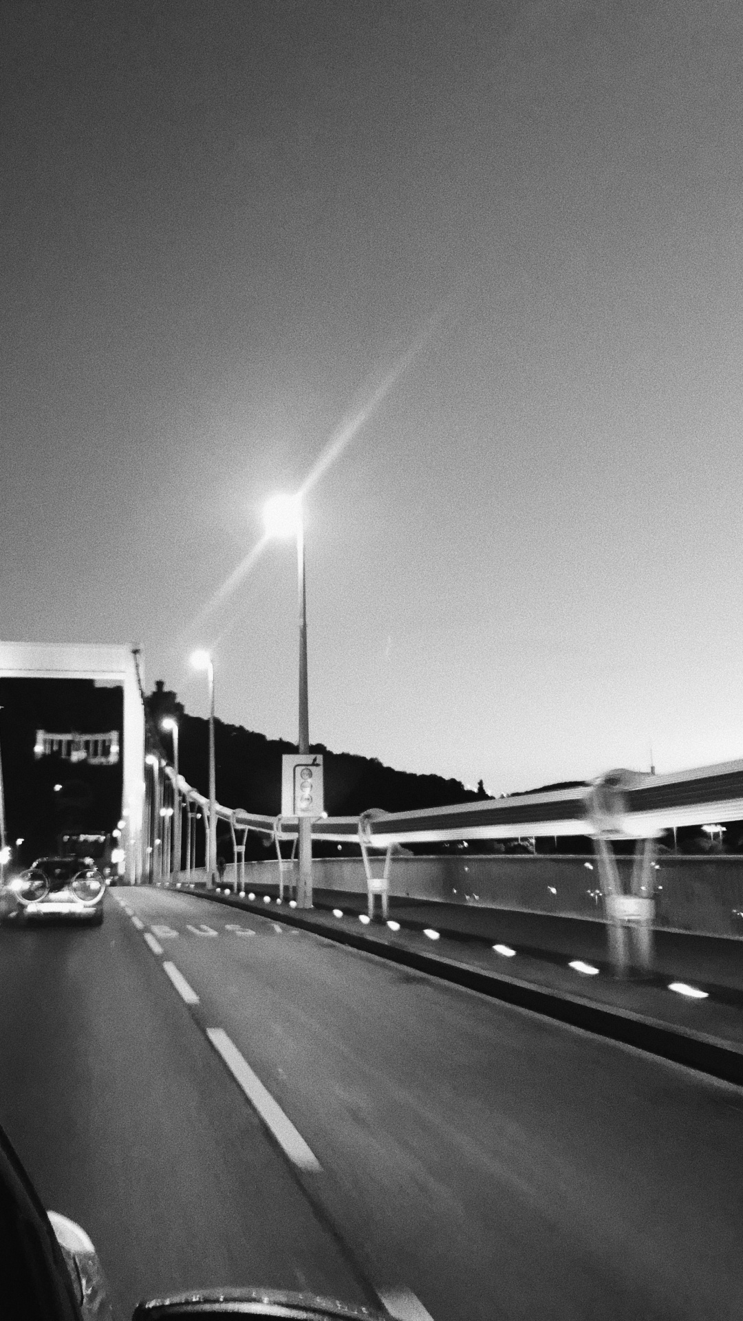 Обои Король, дорога, дорожное покрытие, инфраструктура, автомобильное освещение в разрешении 1080x1920