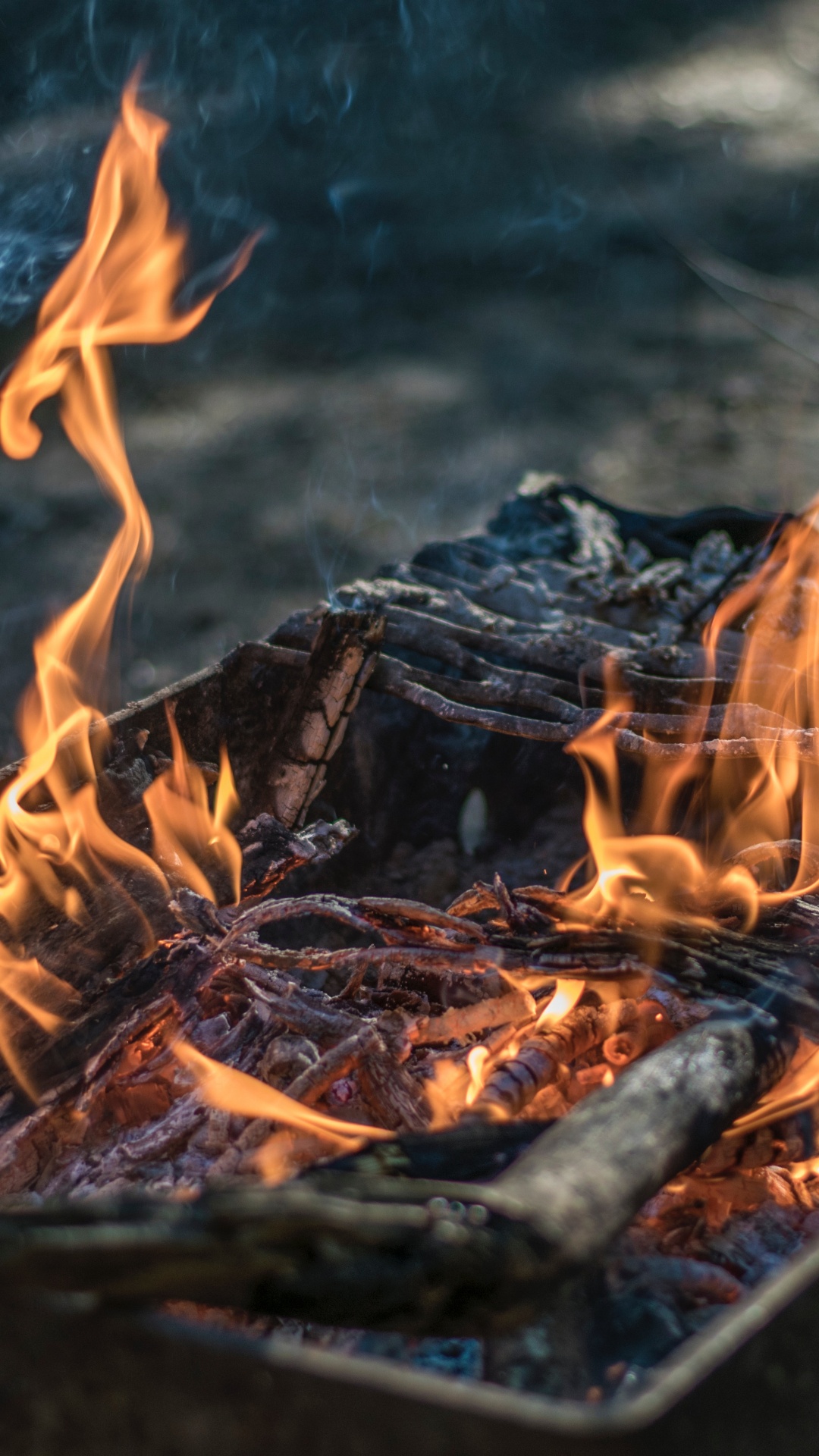Обои костер, огонь, яма пожара, пламя, тепло в разрешении 1080x1920