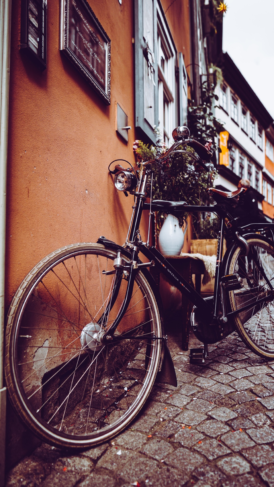 Обои велосипедное колесо, гибридный велосипед, снимок, свет, велосипед в разрешении 1080x1920