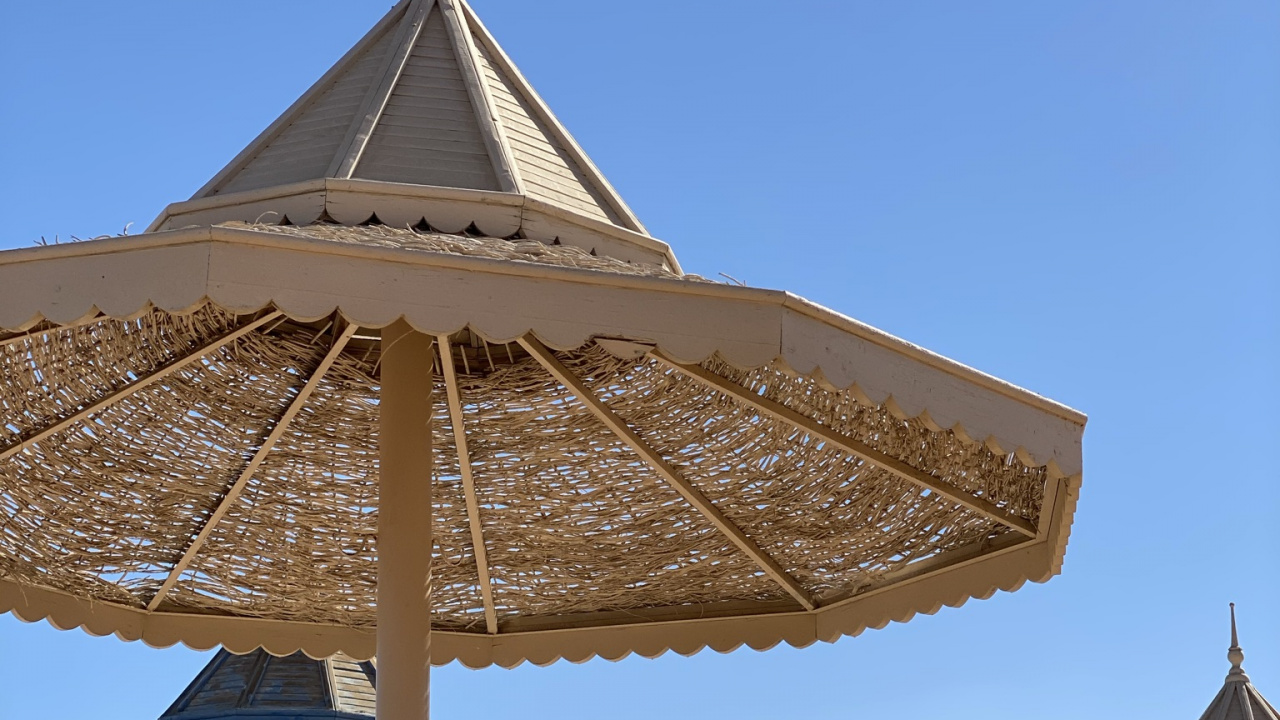 Обои вышка, здание, флерон, тень, полутона и оттенки в разрешении 1280x720