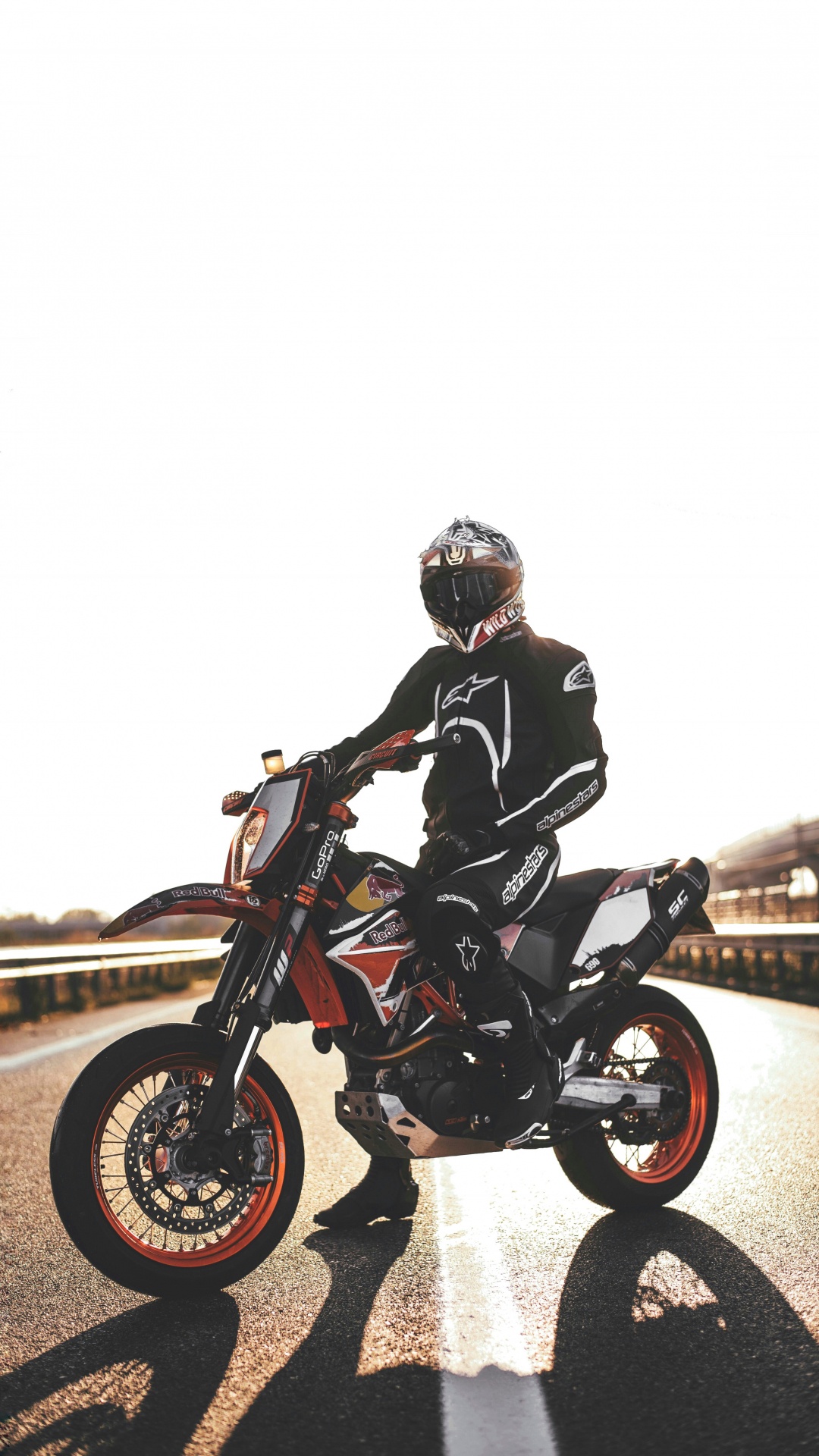 Обои мотоциклетный шлем, мотоцикл, супермото, мотоспорт, шлем в разрешении 1080x1920