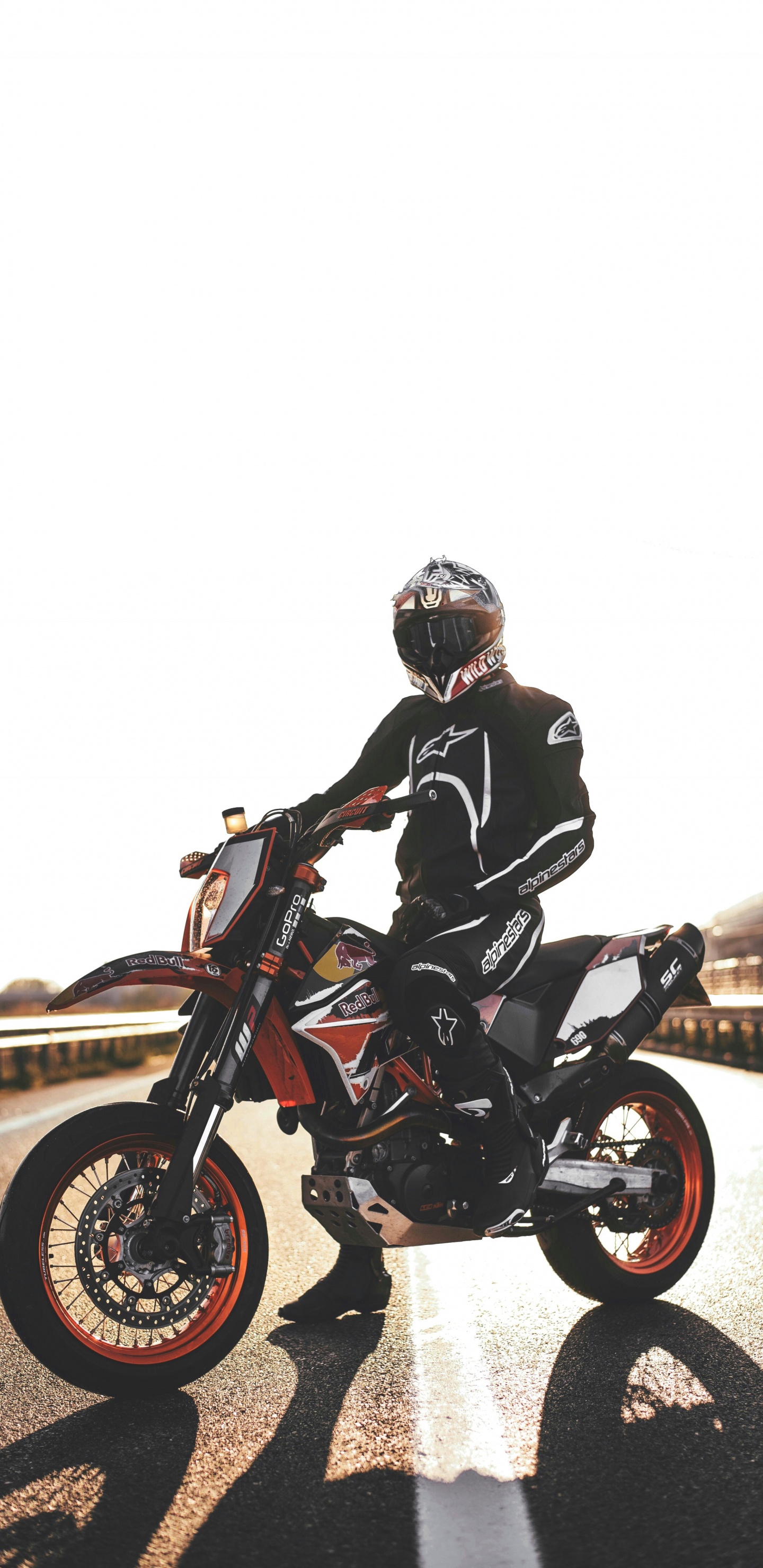 Обои мотоциклетный шлем, мотоцикл, супермото, мотоспорт, шлем в разрешении 1440x2960