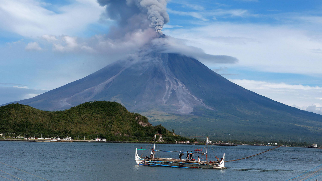 Обои вулкан, стратовулкан, вулканического рельефа, щитовой вулкан, потухший вулкан в разрешении 1366x768