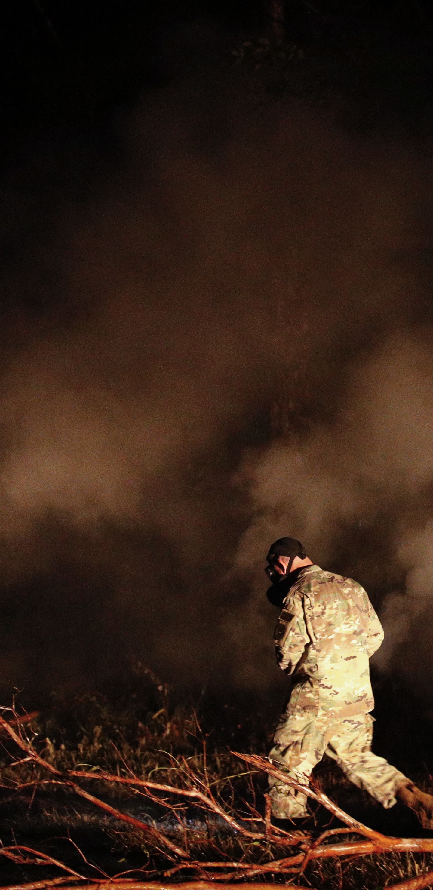 Обои вулкан, дым, огонь, темнота, ночь в разрешении 1440x2960