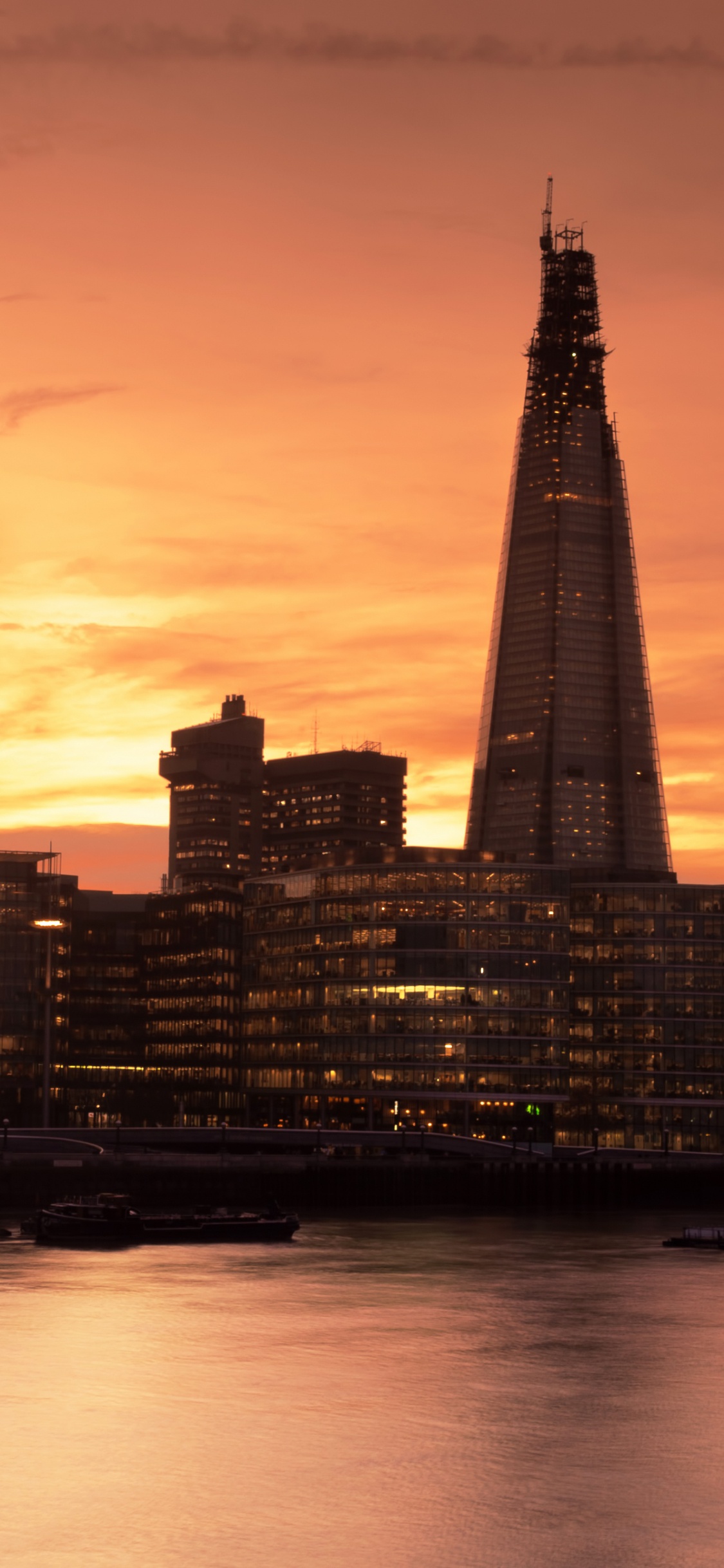 Обои река темза, закат, город, городской пейзаж, линия горизонта в разрешении 1125x2436