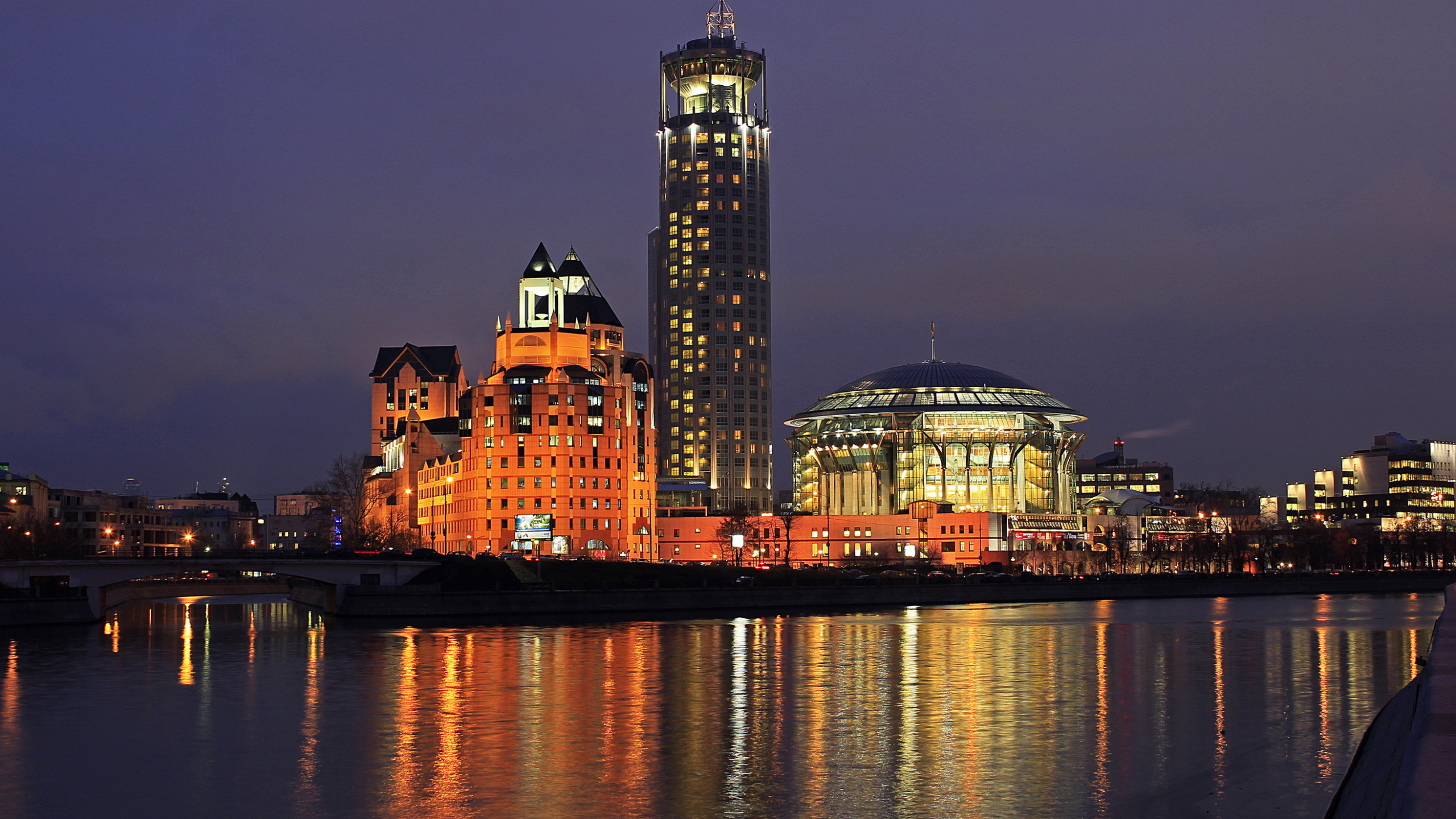 Обои Московский международный Дом музыки, ориентир, город, ночь, городской пейзаж в разрешении 2560x1440