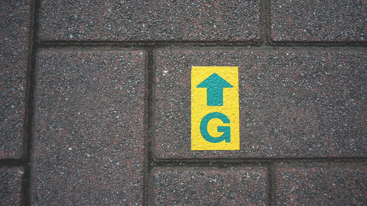 Обои асфальт, дорожное покрытие, прямоугольник, древесина, серый цвет в разрешении 1280x720