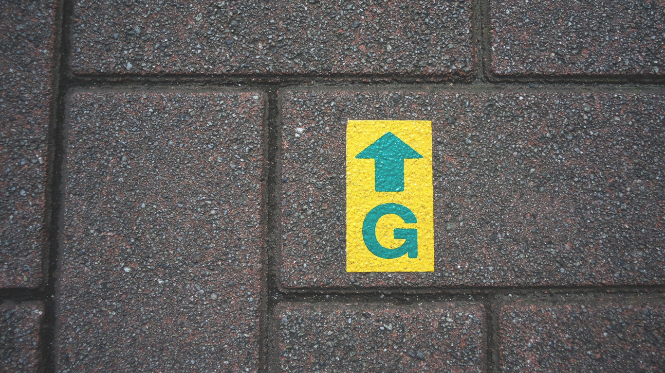 Обои асфальт, дорожное покрытие, прямоугольник, древесина, серый цвет в разрешении 1366x768