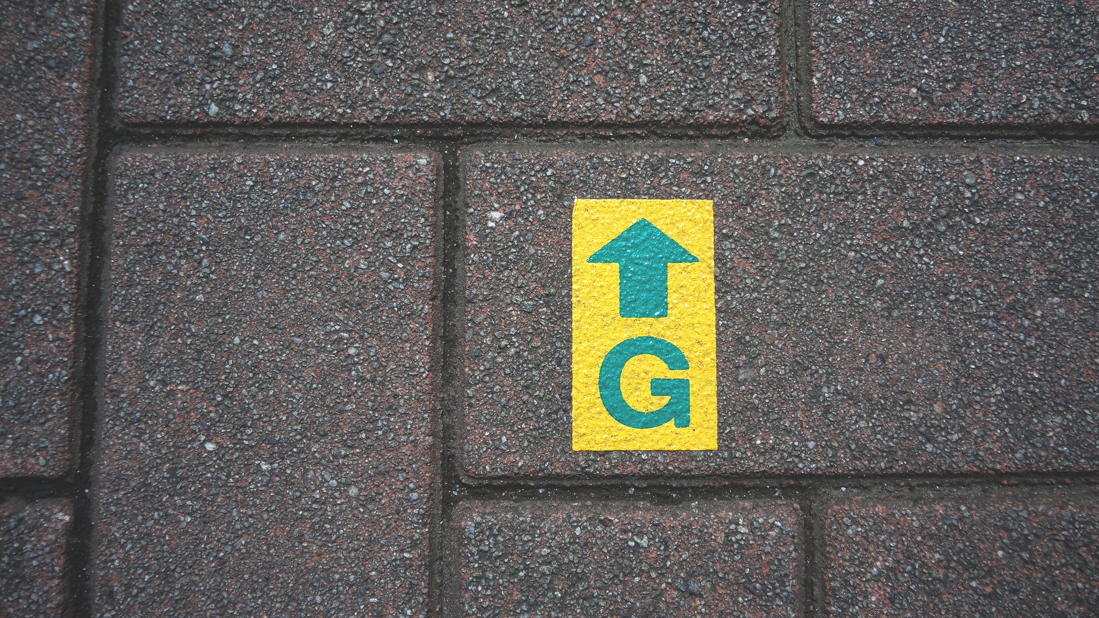 Обои асфальт, дорожное покрытие, прямоугольник, древесина, серый цвет в разрешении 3840x2160