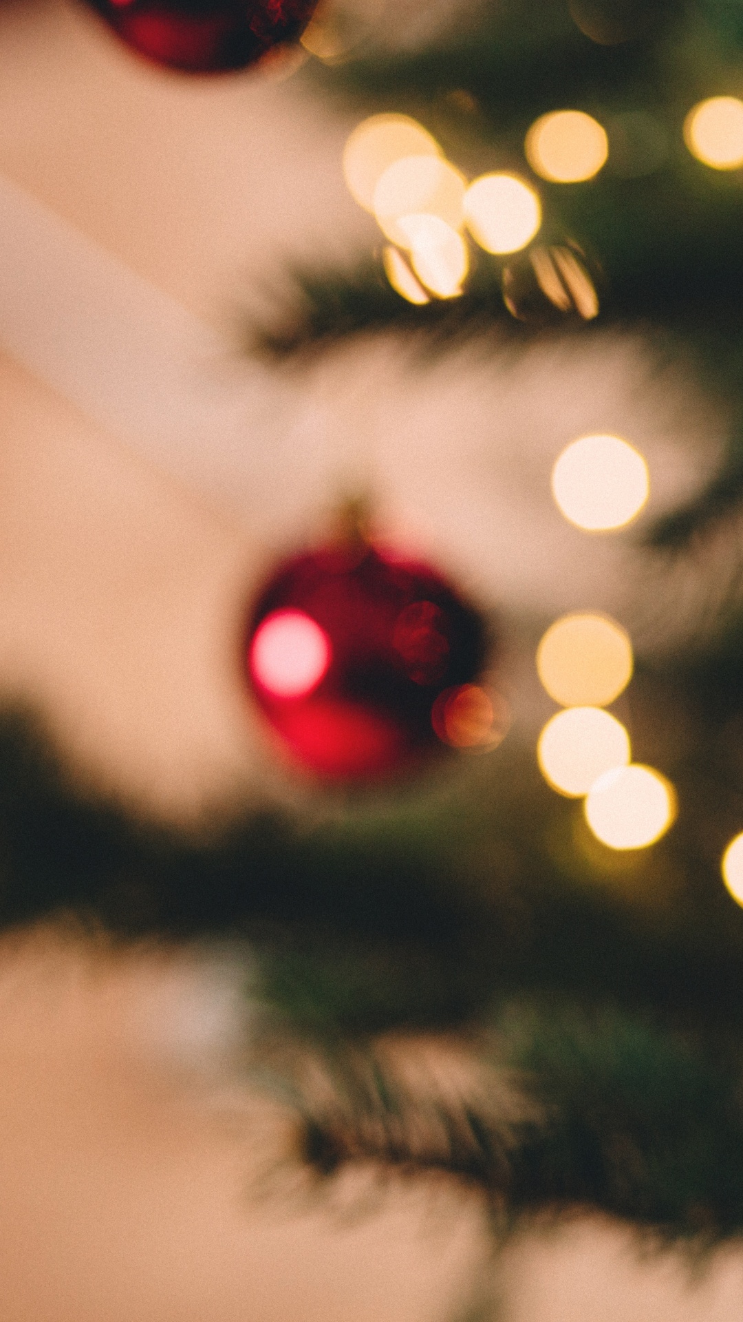 Обои Рождественский день, елка, праздник, Санта-Клаус, рождественский орнамент в разрешении 1080x1920