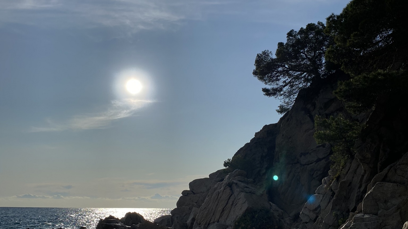 Обои море, астрономический объект, рок, побережье, берег в разрешении 1366x768