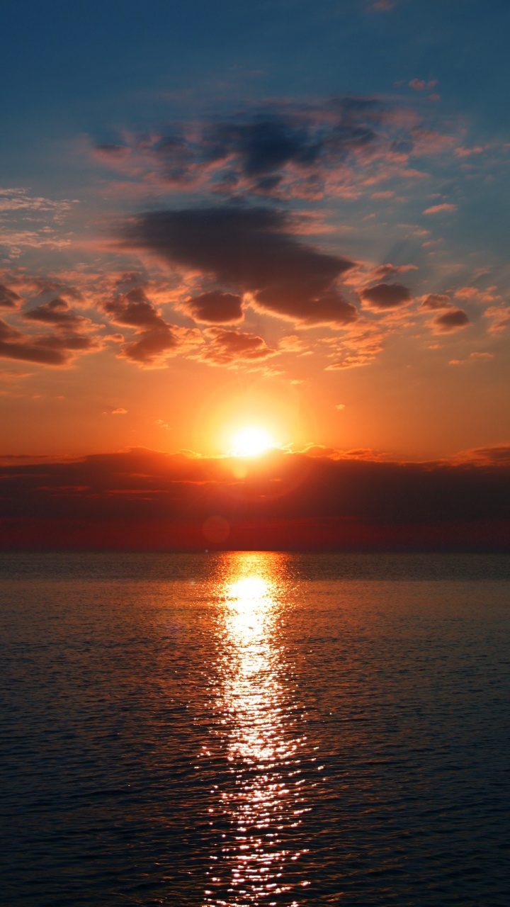 Обои золотой час закат, закат, золотой час, облако, вода в разрешении 720x1280