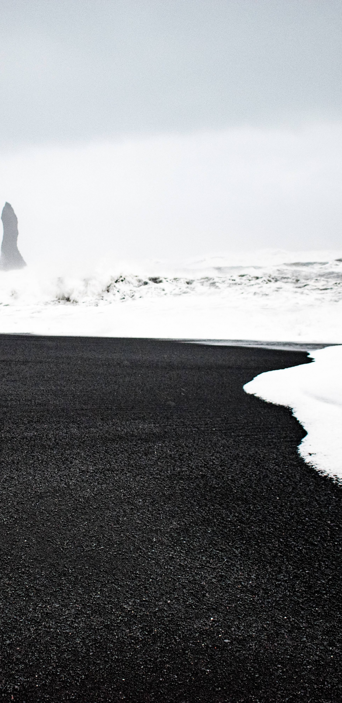 Обои белые, вода, черный, природа, море в разрешении 1440x2960