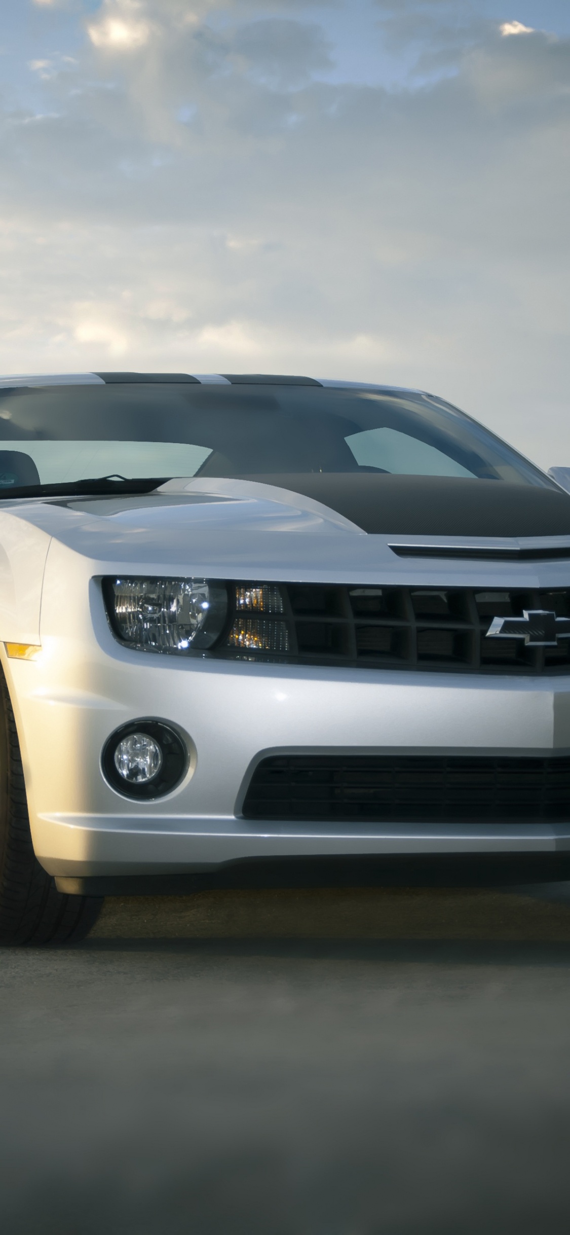 Обои Форд Мустанг, бампер, Шевроле камаро, Дженерал Моторз, автомобиль в разрешении 1125x2436