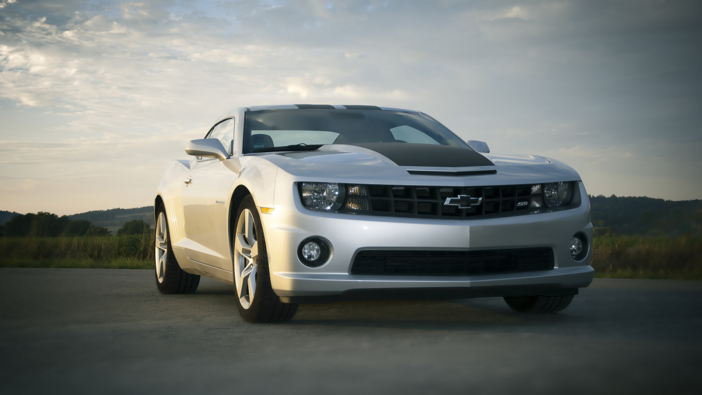 Обои Форд Мустанг, бампер, Шевроле камаро, Дженерал Моторз, автомобиль в разрешении 1366x768