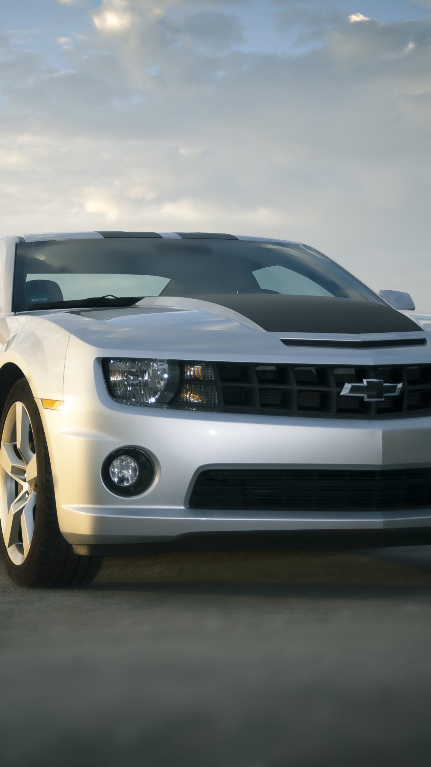 Обои Форд Мустанг, бампер, Шевроле камаро, Дженерал Моторз, автомобиль в разрешении 1440x2560